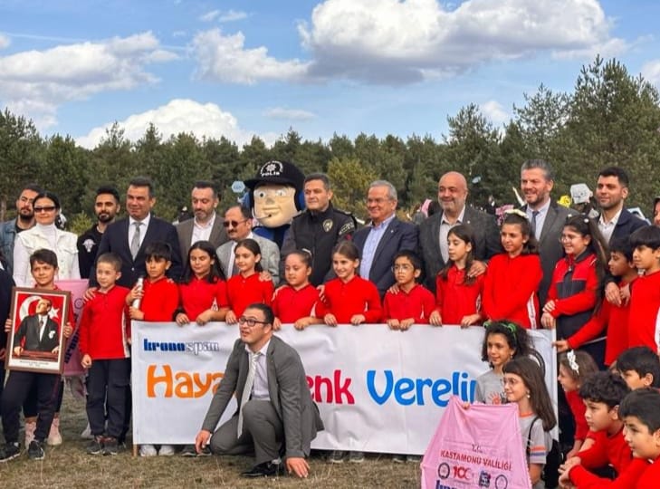Kastamonu Valiliği ve Kastamonu İl Emniyet Müdürlüğü tarafından yürütülen Hayata Renk Verelim 2023 - Uçurtma Şenliği etkinliğine öğrencilerimizin desteği