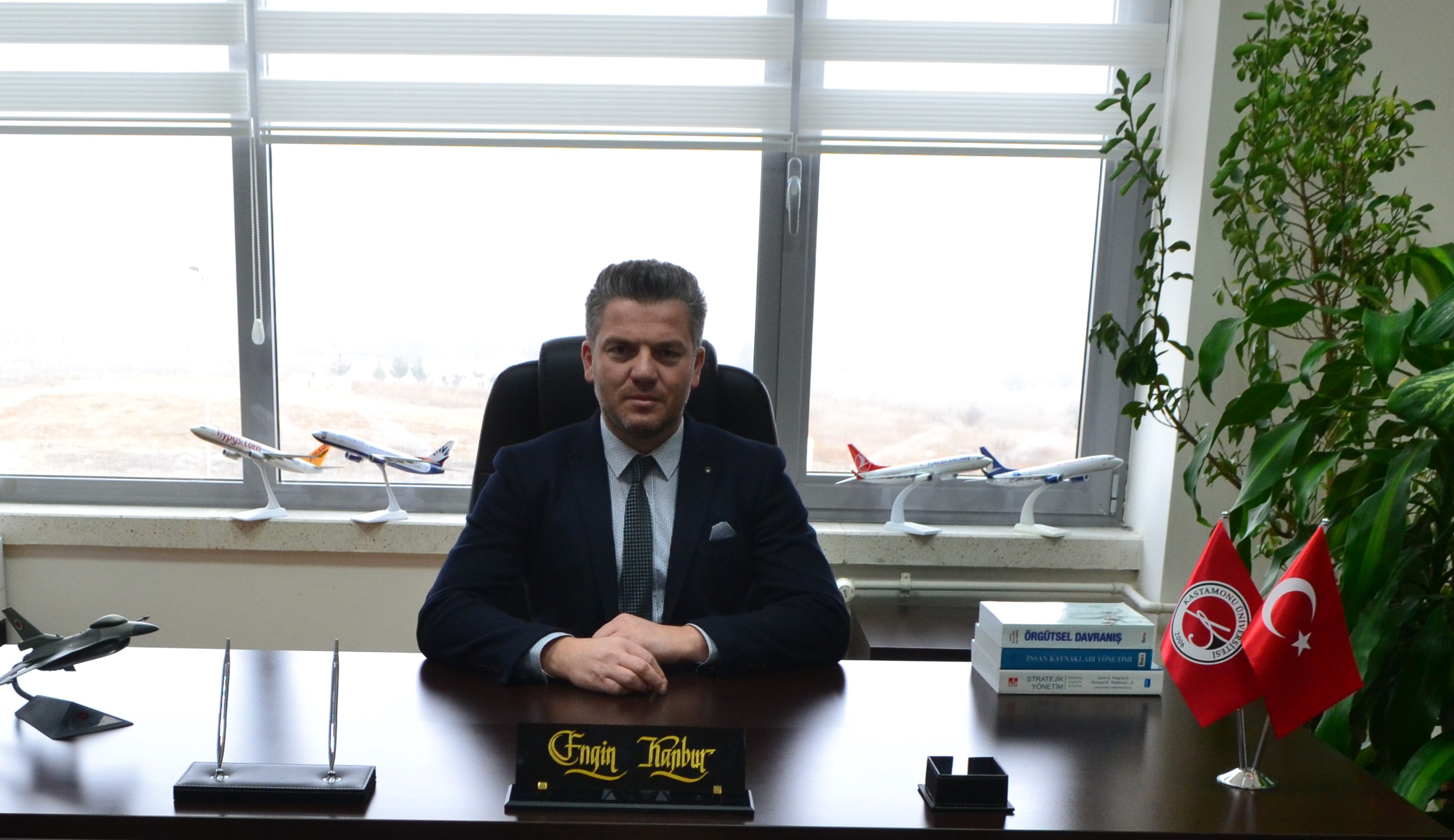 Sivil Havacılık Yüksekokulu Müdürü ve Havacılık Yönetimi Bölüm Başkanı Doç. Dr. Engin KANBUR Profesörlük kadrosuna atanmıştır