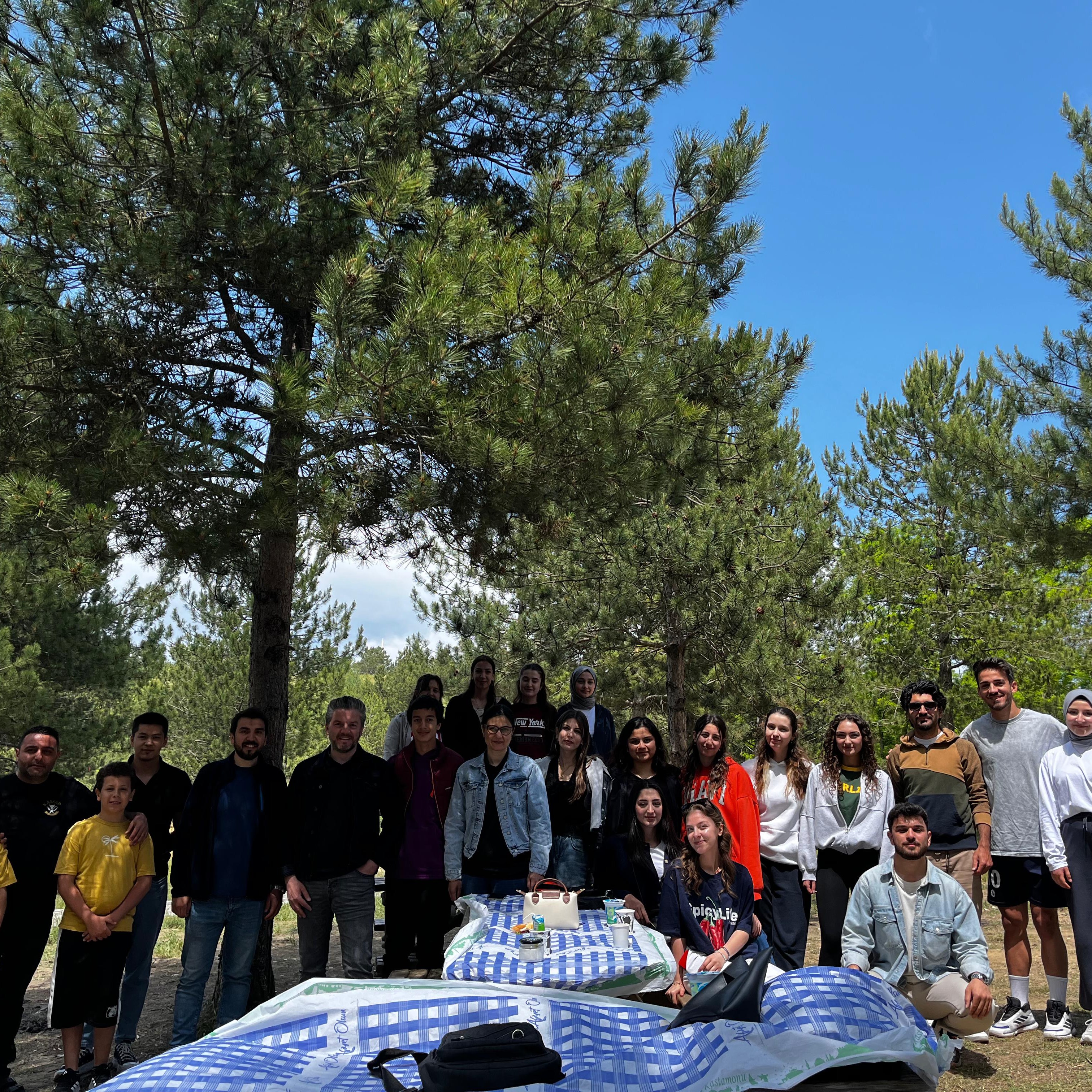 Hocalarımız, Aileleri ve Öğrenciler “Yaza Merhaba” Pikniğinde Bir Araya Geldi